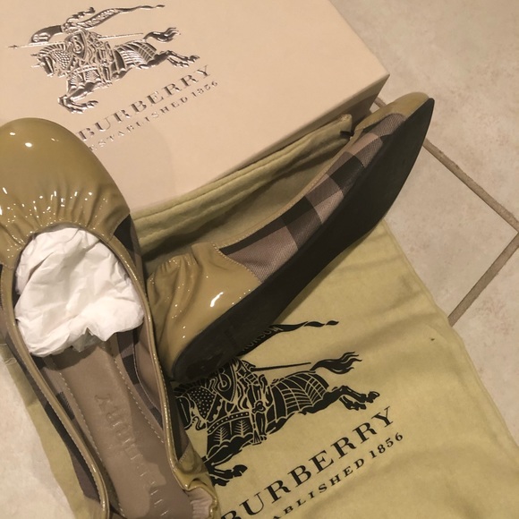 Burberry scrunch Ballet Flats size 38. - Picture 2 of 3